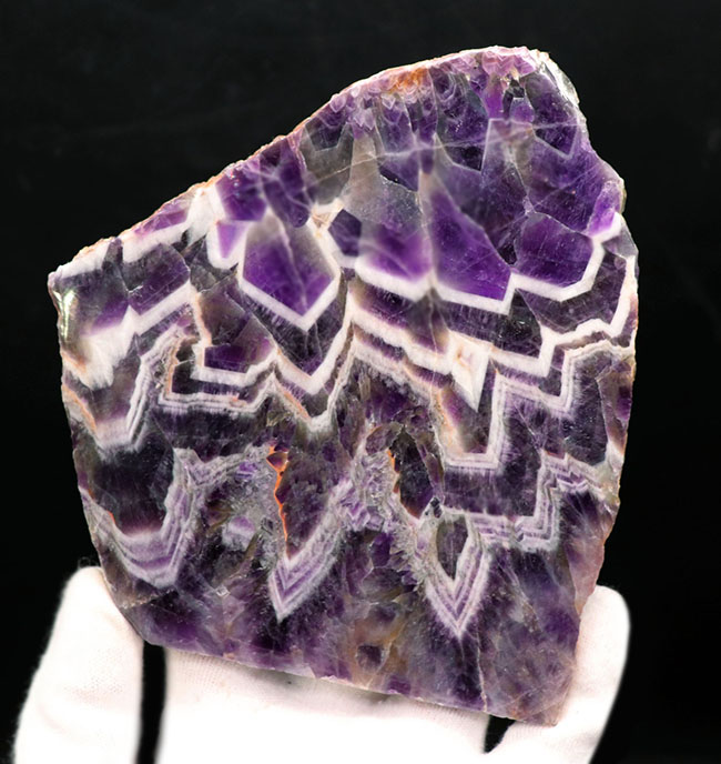 勝利のV(ブイ)!紋章のような模様が見られる特殊な水晶、ザンビア産のシェブロンアメシスト(Chevron Amethyst)(その2)