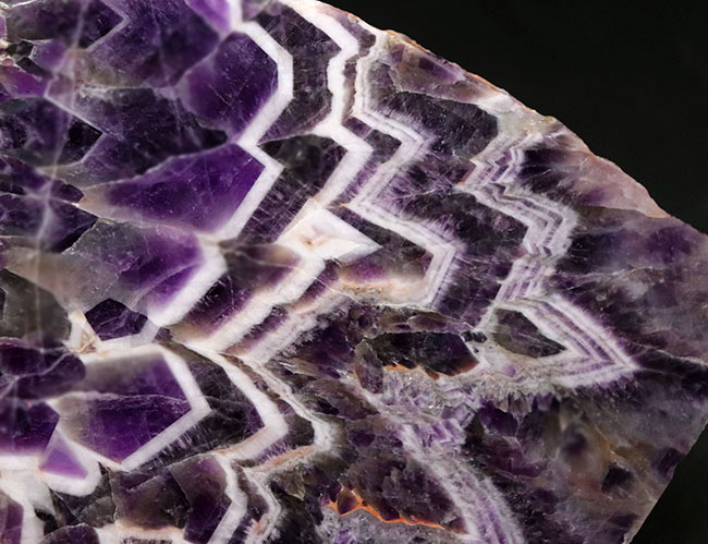 勝利のV(ブイ)!紋章のような模様が見られる特殊な水晶、ザンビア産のシェブロンアメシスト(Chevron Amethyst)(その9)