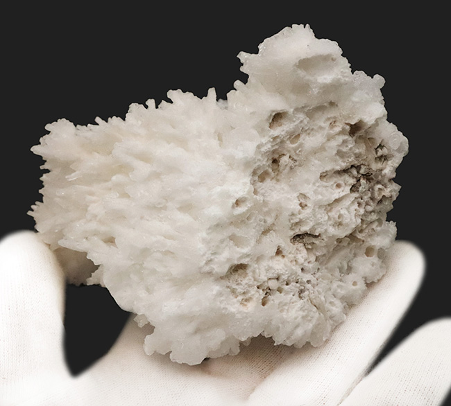 世界的に評価の高い鉱物産地、メキシコ・チワワ州で育まれた大型で密度の高いアラゴナイト／カルサイト結晶群（その6）