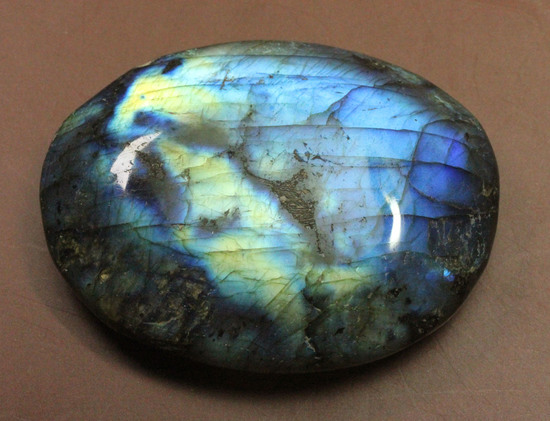 ラブラドライト(Labradorite)ならではの深い青をお楽しみ下さい。（その2）