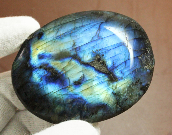 ラブラドライト(Labradorite)ならではの深い青をお楽しみ下さい。(その3)