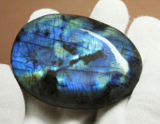 ラブラドライト(Labradorite)ならではの深い青をお楽しみ下さい。(その4)