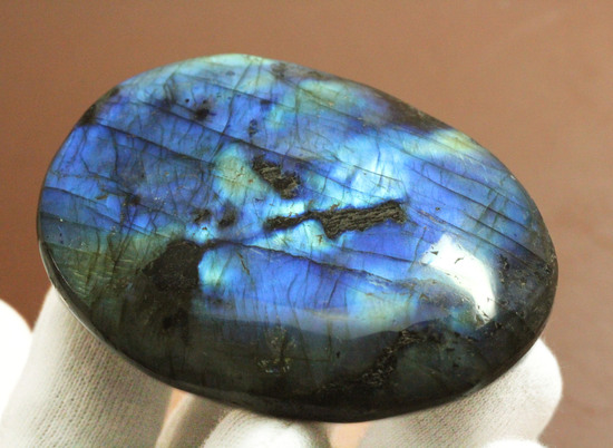 ラブラドライト(Labradorite)ならではの深い青をお楽しみ下さい。(その5)