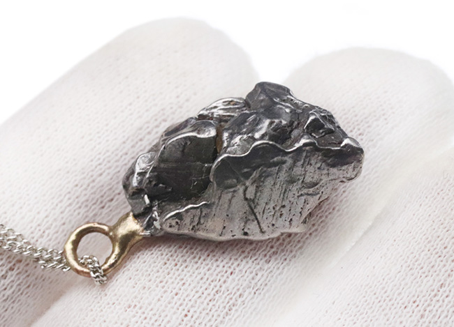 伝説的な鉄隕石、カンポ・デル・シエロ（Campo del Cielo）を使ったペンダントトップ（シルバーチェーン、高級ジュエリーケース付き）（その4）