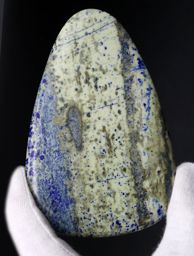 古来より珍重されてきた青を呈する、希少鉱物ラピスラズリ（Lapis lazuli）。珍しい板状標本（その4）