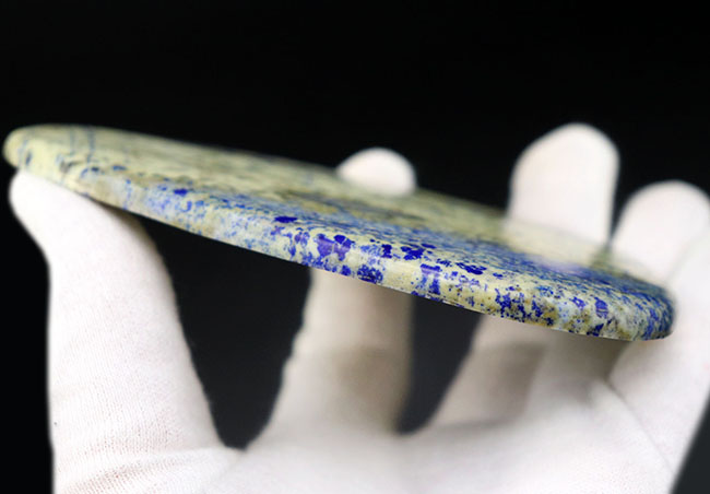 古来より珍重されてきた青を呈する、希少鉱物ラピスラズリ(Lapis lazuli)。珍しい板状標本(その7)