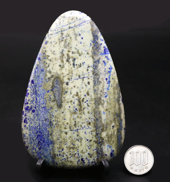 古来より珍重されてきた青を呈する、希少鉱物ラピスラズリ（Lapis lazuli）。珍しい板状標本（その9）