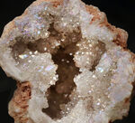 自然な産状を楽しめる！ペルーの塩田で採集された、方解石（calcite）のジオード