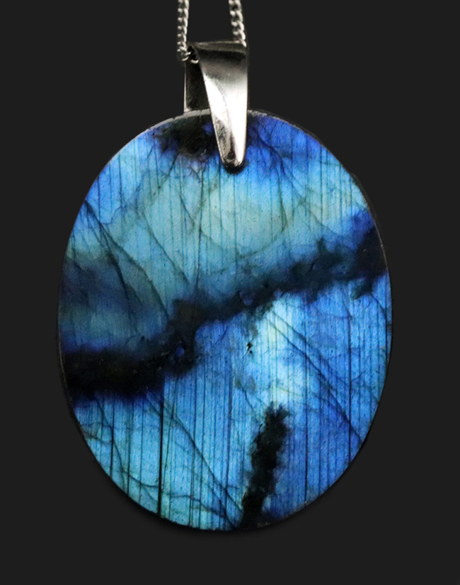 神秘的なブルーを呈する、魅惑の鉱物、マダガスカル産のラブラドライト(Labradorite)を使ったペンダントトップ(シルバーチェーン、高級ジュエリーケース付き))(その1)