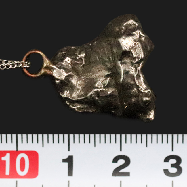 数千年前にアルゼンチンに落下した偶然の産物……鉄隕石カンポ・デル・シエロのペンダントトップ（シルバーチェーン＆高級ジュエリーケース付き）（その6）