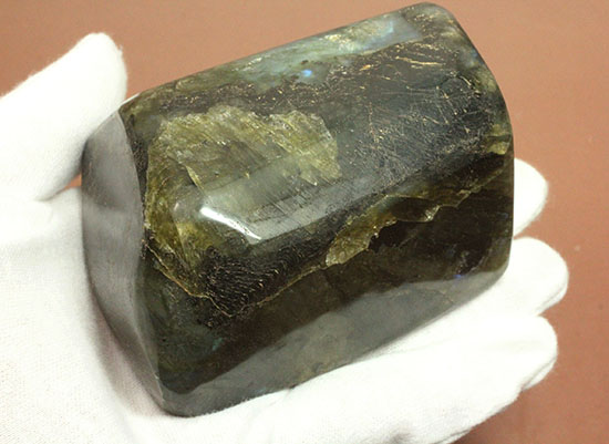 青と緑が共存する鉱物ラブラドライト(Labradorite)（その7）
