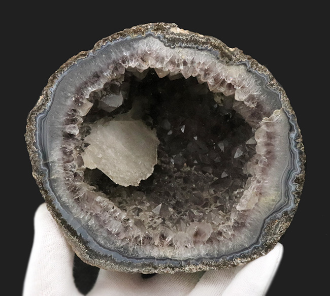 硬い火山岩でできたヘルメット!迫力あり、1キロオーバー!ブラジル産の石英結晶、ジオード(その1)