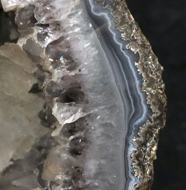 硬い火山岩でできたヘルメット!迫力あり、1キロオーバー!ブラジル産の石英結晶、ジオード(その3)
