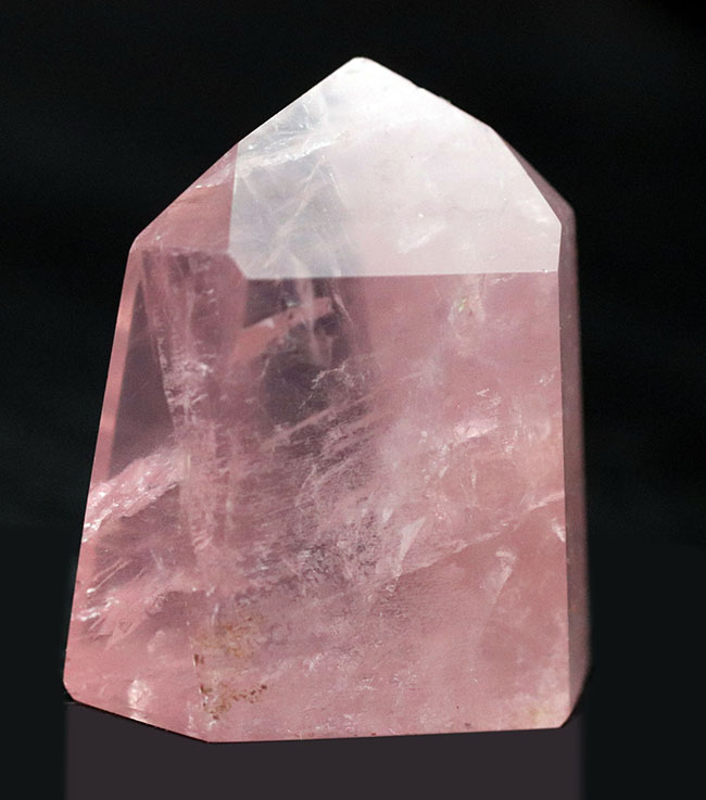 鮮やかな透明度の高いピンクを呈するバラ石英、ローズクォーツ（Rose quartz）（その1）