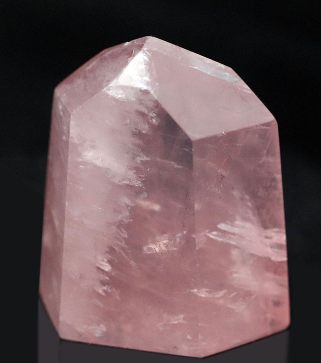 鮮やかな透明度の高いピンクを呈するバラ石英、ローズクォーツ（Rose quartz）（その4）