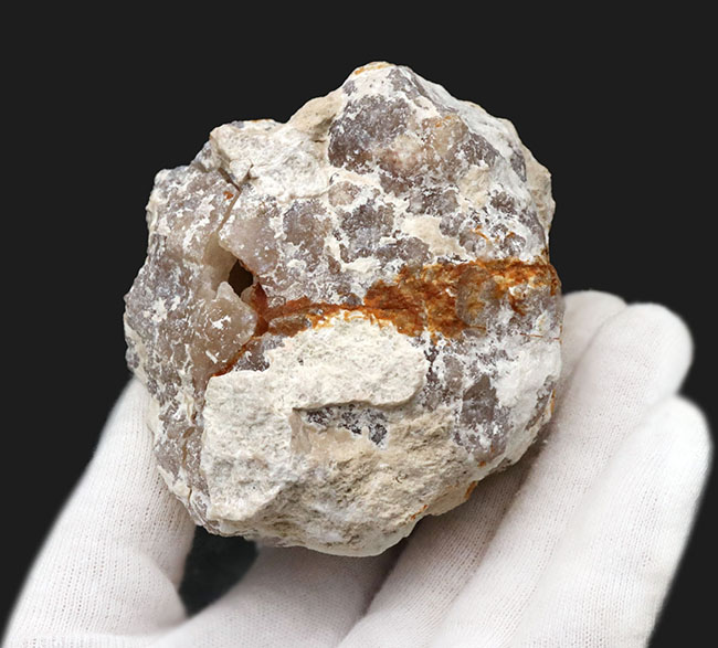 地下深くで形成された典型的なジオード(Geode)標本。開閉可能な蓋付きの魅惑的な天然岩石(その3)
