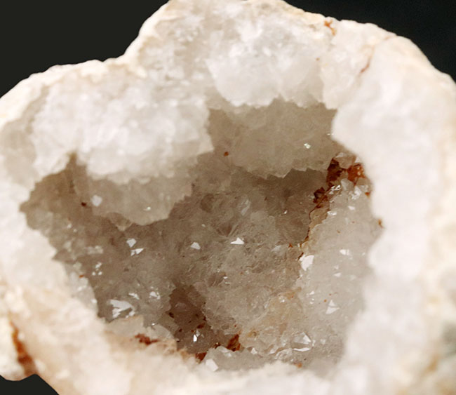 地下深くで形成された典型的なジオード(Geode)標本。開閉可能な蓋付きの魅惑的な天然岩石(その4)