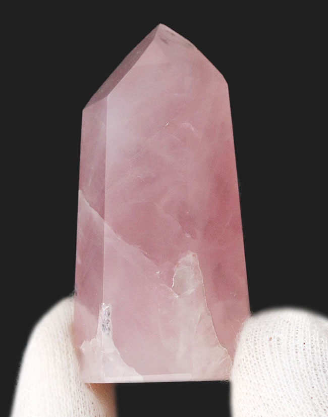 優美な淡いピンクの美、石英結晶の多彩な表情の一つ、 ローズクォーツ(Rose Quartz)(その1)