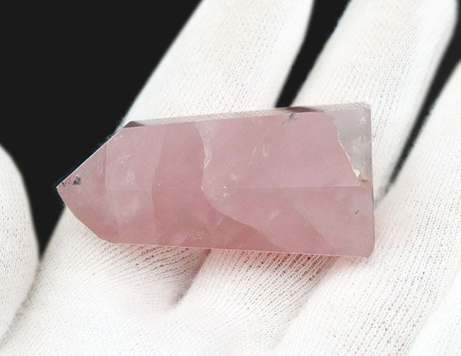 優美な淡いピンクの美、石英結晶の多彩な表情の一つ、 ローズクォーツ(Rose Quartz)(その2)