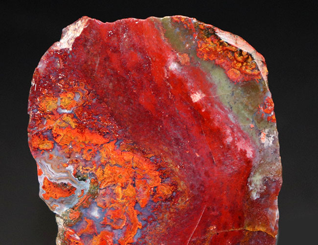 ナチュラルな鉱物でありながら、これほどまでに濃い赤を呈する、非常に個性的なハンガリー産の赤メノウ（Agate）（その2）