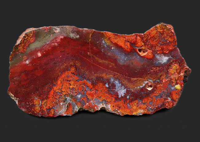 ナチュラルな鉱物でありながら、これほどまでに濃い赤を呈する、非常に個性的なハンガリー産の赤メノウ（Agate）（その4）