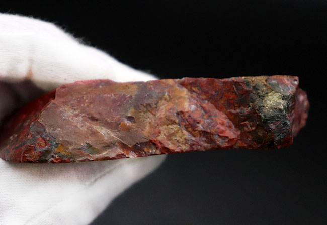ナチュラルな鉱物でありながら、これほどまでに濃い赤を呈する、非常に個性的なハンガリー産の赤メノウ（Agate）（その7）