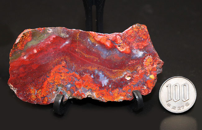 ナチュラルな鉱物でありながら、これほどまでに濃い赤を呈する、非常に個性的なハンガリー産の赤メノウ（Agate）（その9）