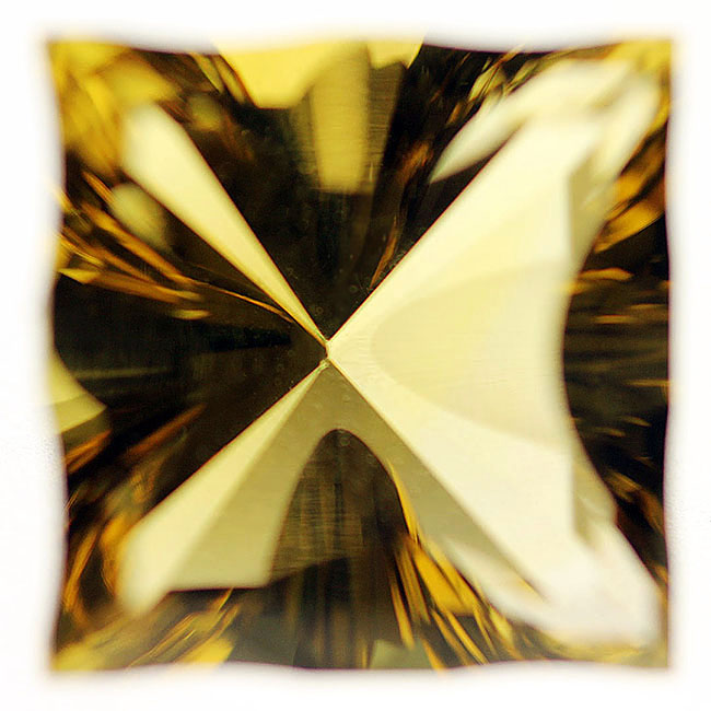 7カラット、宝石カットが施された、眩しいゴールデンイエローを呈する黄水晶（シトリン）（その6）