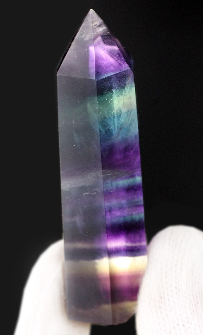 暖色から寒色まで呈する、人気の鉱物、レインボーフローライト（Fluorite）（その1）