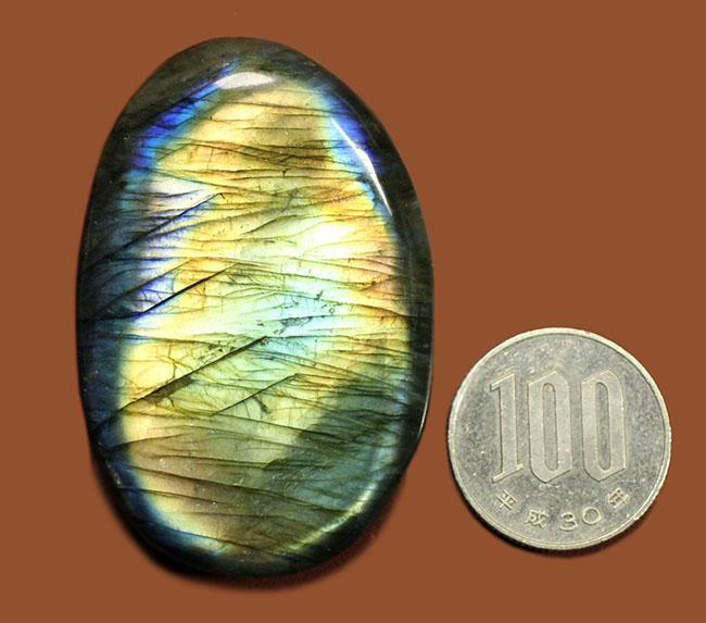 シャンパンゴールドが美しい人気鉱物、ラブラドライト（Labradorite）。大判カボション。（その9）