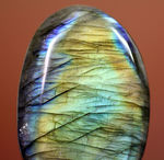 シャンパンゴールドが美しい人気鉱物、ラブラドライト（Labradorite）。大判カボション。