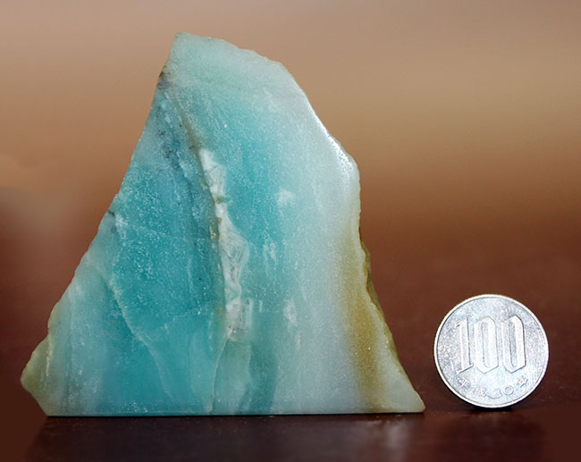 立派なサイズを有する米国産のアマゾナイト（Amazonite）の原石カット標本（その11）