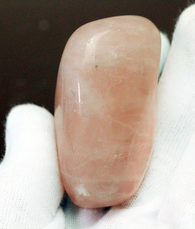 ピンクローズのような色を呈する鉱物、バラ石英（Rose Quarz）の大きな原石。（その7）