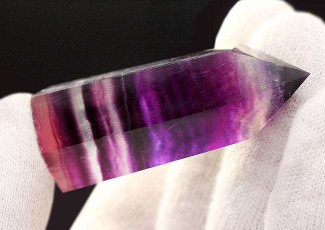 人気の鉱物、レインボーフローライト(Fluorite)。濃淡ある美しい紫を呈します(その3)