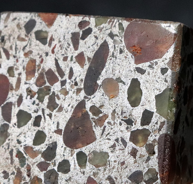 人気のキューブ型のケニア産パラサイト隕石。フレッシュな状態を維持した上質品（その5）