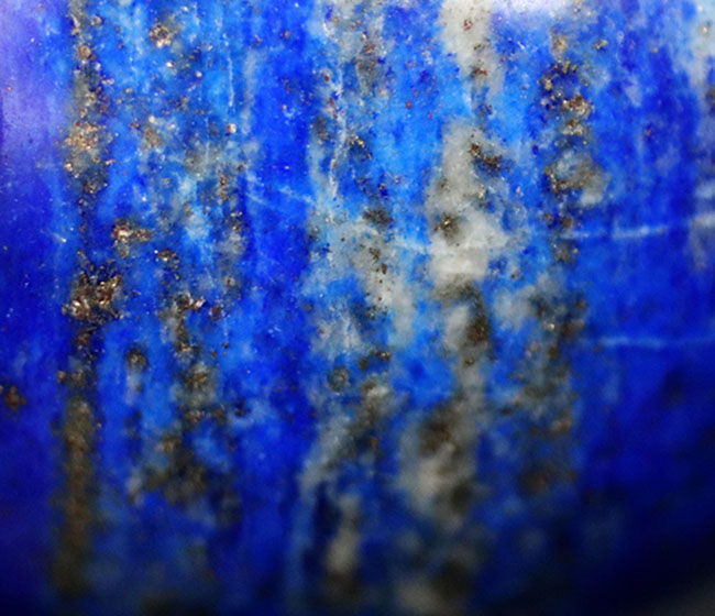 世界的産地アフガニスタンにて採集された、群青色を呈する天然ラピスラズリ（Lapis lazuli）のカボション（磨き石）（その3）