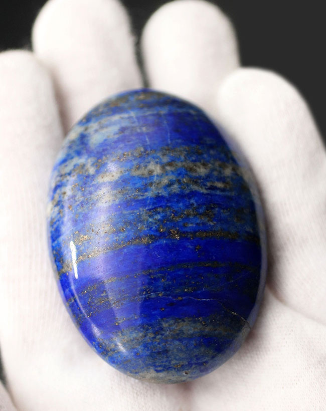 世界的産地アフガニスタンにて採集された、群青色を呈する天然ラピスラズリ（Lapis lazuli）のカボション（磨き石）（その4）