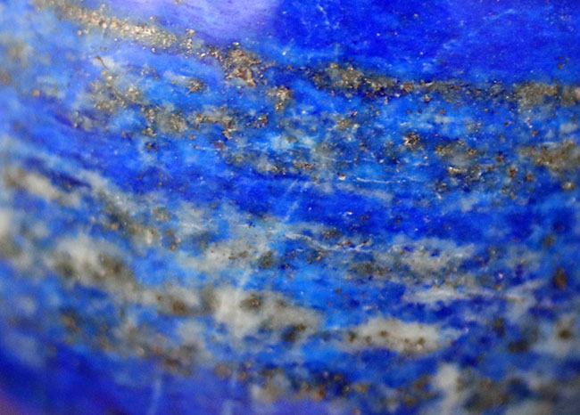 世界的産地アフガニスタンにて採集された、群青色を呈する天然ラピスラズリ（Lapis lazuli）のカボション（磨き石）（その5）