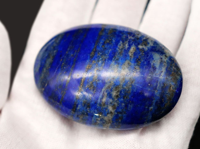 世界的産地アフガニスタンにて採集された、群青色を呈する天然ラピスラズリ（Lapis lazuli）のカボション（磨き石）（その7）