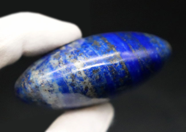 世界的産地アフガニスタンにて採集された、群青色を呈する天然ラピスラズリ（Lapis lazuli）のカボション（磨き石）（その8）