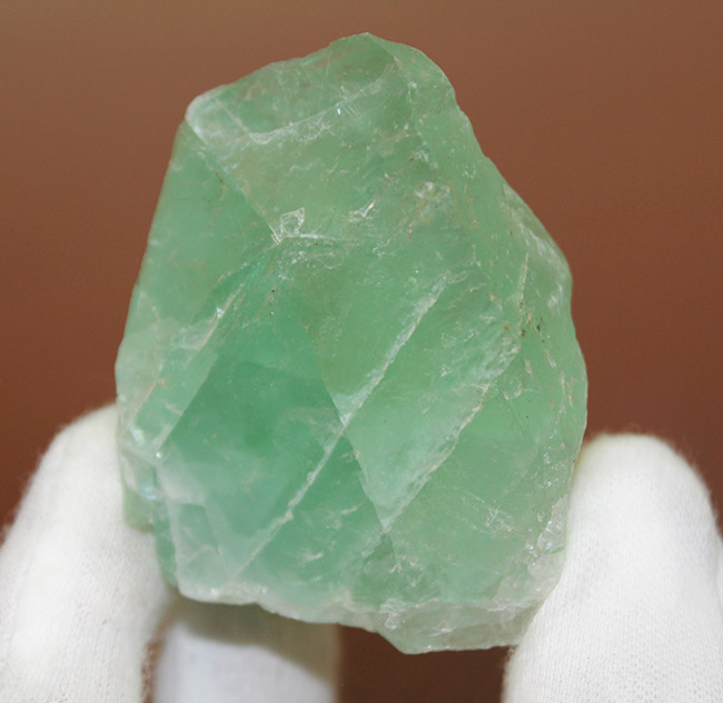 石英結晶のグループのなかでも人気の高いアベンチュリンの原石。雲母の含有量が多いグリーンタイプ。（その1）