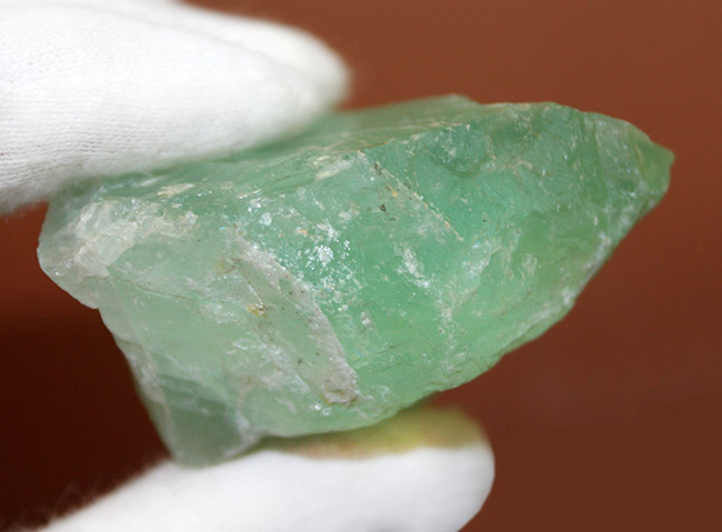 石英結晶のグループのなかでも人気の高いアベンチュリンの原石。雲母の含有量が多いグリーンタイプ。（その5）