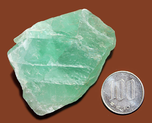石英結晶のグループのなかでも人気の高いアベンチュリンの原石。雲母の含有量が多いグリーンタイプ。（その6）