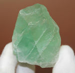 石英結晶のグループのなかでも人気の高いアベンチュリンの原石。雲母の含有量が多いグリーンタイプ。