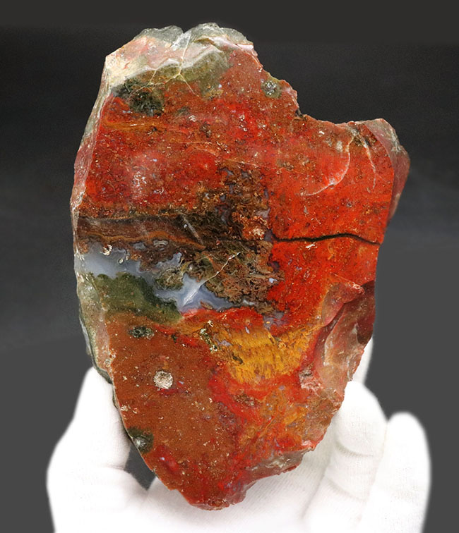 ビッグ!赤、橙、グレイッシュブルー、緑など様々な色を呈するハンガリー産の大型メノウ(Agate)(その1)