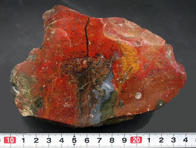 ビッグ!赤、橙、グレイッシュブルー、緑など様々な色を呈するハンガリー産の大型メノウ(Agate)(その11)