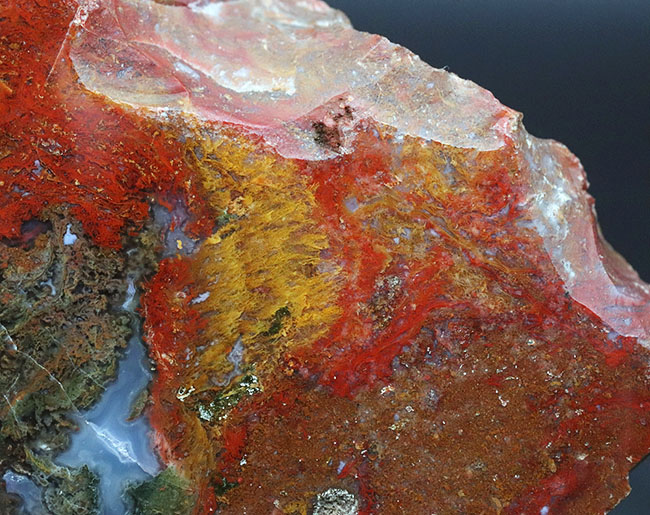 ビッグ!赤、橙、グレイッシュブルー、緑など様々な色を呈するハンガリー産の大型メノウ(Agate)(その3)