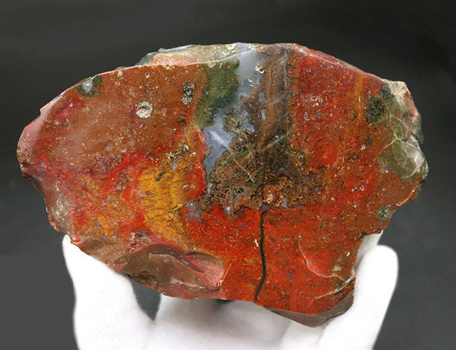 ビッグ!赤、橙、グレイッシュブルー、緑など様々な色を呈するハンガリー産の大型メノウ(Agate)(その8)