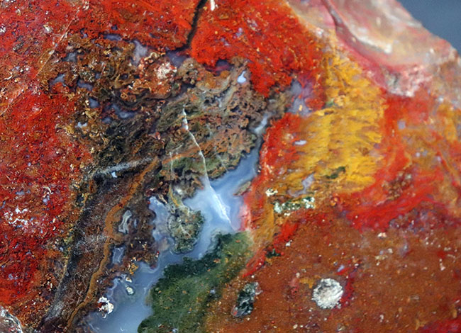 ビッグ!赤、橙、グレイッシュブルー、緑など様々な色を呈するハンガリー産の大型メノウ(Agate)(その9)