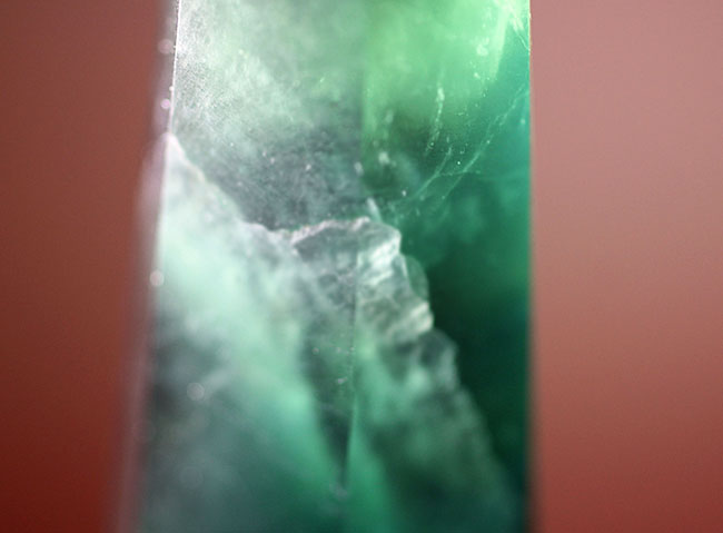 自然の鉱物でありながら”蛍光性”を持つフローライト(fluorite)。フローレッセンスを楽しもう!(その4)